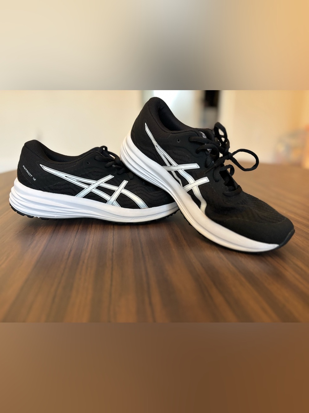 Asics Women's Patriot 12 Running Shoes Sneakers Black/White 1012A705 Size 8 - Picture 2 of 8
